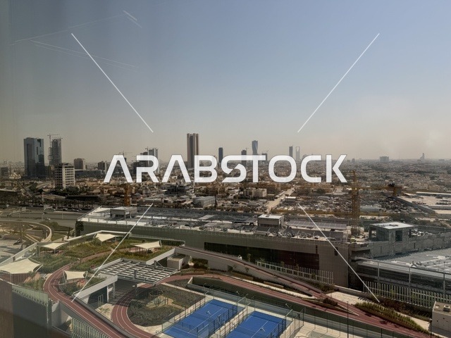 النهضة الاقتصادية والعمرانية بالسعودية ، الفن الهندسي المعماري المتميز في مدينة الرياض، الأبراج وناطحات السحاب في المملكة ، معالم سياحية مشهورة , حركة مرور السيارات على طريق الملك فهد