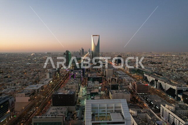 صورة لأبراج وناطحات السحاب وقت الغروب في مدينة الرياض ، جمال الفن الهندسي والمعماري ، أبراج ومعالم مشهورة في المملكة العربية السعودية ، السياحة في السعودية