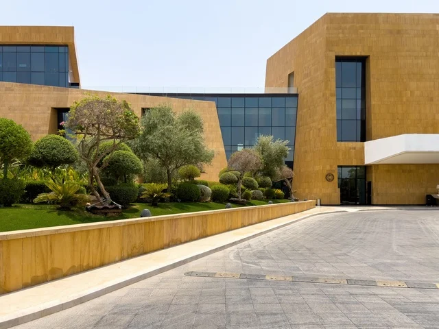 حي ليسن فالي في الرياض، مكاتب الشركات العالمية والمرافق التجارية والترفيهية، وجهة عصرية وراقية، التصميم المعماري على الطراز الحديث ، الحي التجاري الحديث في العاصمة، المطاعم والمقاهي الأنيقة ومناطق الفعاليات المفتوحة، أماكن ومساحات خضراء للمشي والاسترخاء