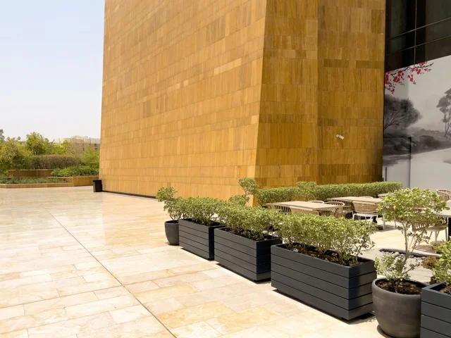 مكاتب الشركات العالمية والمرافق التجارية والترفيهية، وجهة عصرية وراقية، التصميم المعماري على الطراز الحديث ، الحي التجاري الحديث في العاصمة، حي ليسن فالي في الرياض، المطاعم والمقاهي الأنيقة ومناطق الفعاليات المفتوحة، أماكن ومساحات خضراء للمشي والاسترخاء