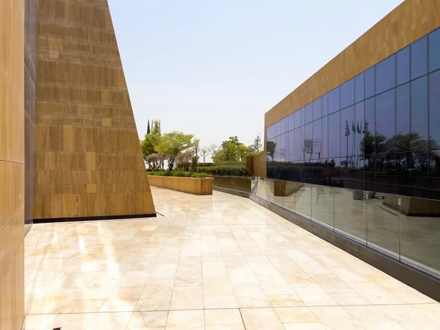 وجهة عصرية وراقية، التصميم المعماري على الطراز الحديث ، الحي التجاري الحديث في العاصمة، حي ليسن فالي في الرياض، مكاتب الشركات العالمية والمرافق التجارية والترفيهية، المطاعم والمقاهي الأنيقة ومناطق الفعاليات المفتوحة، أماكن ومساحات خضراء للمشي والاسترخاء