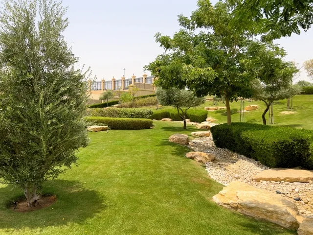 حي ليسن فالي في الرياض، مكاتب الشركات العالمية والمرافق التجارية والترفيهية، وجهة عصرية وراقية، التصميم المعماري على الطراز الحديث ، الحي التجاري الحديث في العاصمة، المطاعم والمقاهي الأنيقة ومناطق الفعاليات المفتوحة، أماكن ومساحات خضراء للمشي والاسترخاء