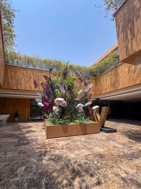 أماكن ومساحات خضراء للمشي والاسترخاء، المطاعم والمقاهي الأنيقة ومناطق الفعاليات المفتوحة، حي ليسن فالي في الرياض، مكاتب الشركات العالمية والمرافق التجارية والترفيهية، وجهة عصرية وراقية، التصميم المعماري على الطراز الحديث ، الحي التجاري الحديث في العاصمة