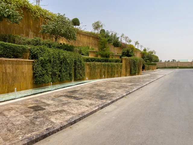 المطاعم والمقاهي الأنيقة ومناطق الفعاليات المفتوحة، حي ليسن فالي في الرياض، مكاتب الشركات العالمية والمرافق التجارية والترفيهية، وجهة عصرية وراقية، التصميم المعماري على الطراز الحديث ، الحي التجاري الحديث في العاصمة، أماكن ومساحات خضراء للمشي والاسترخاء