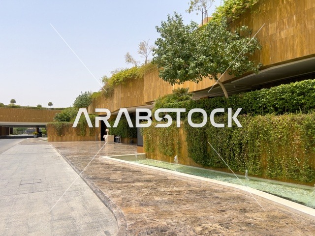 أماكن ومساحات خضراء للمشي والاسترخاء، المطاعم والمقاهي الأنيقة ومناطق الفعاليات المفتوحة، حي ليسن فالي في الرياض، مكاتب الشركات العالمية والمرافق التجارية والترفيهية، وجهة عصرية وراقية، التصميم المعماري على الطراز الحديث ، الحي التجاري الحديث في العاصمة