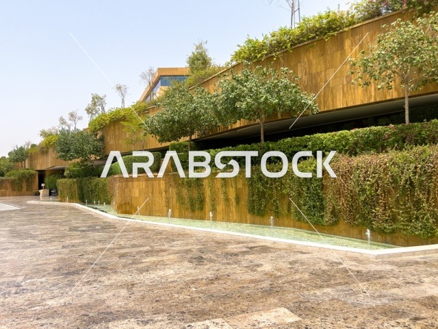 أماكن ومساحات خضراء للمشي والاسترخاء، المطاعم والمقاهي الأنيقة ومناطق الفعاليات المفتوحة، حي ليسن فالي في الرياض، مكاتب الشركات العالمية والمرافق التجارية والترفيهية، وجهة عصرية وراقية، التصميم المعماري على الطراز الحديث ، الحي التجاري الحديث في العاصمة