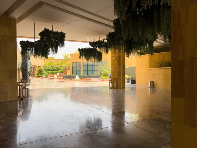 Offices of global companies and commercial and entertainment facilities, a modern and upscale destination, architectural design in a modern style, the modern business district in the capital, the Lisen Valley neighborhood in Riyadh, elegant restaurants and cafes, open event areas, places and green spaces for walking and relaxation.