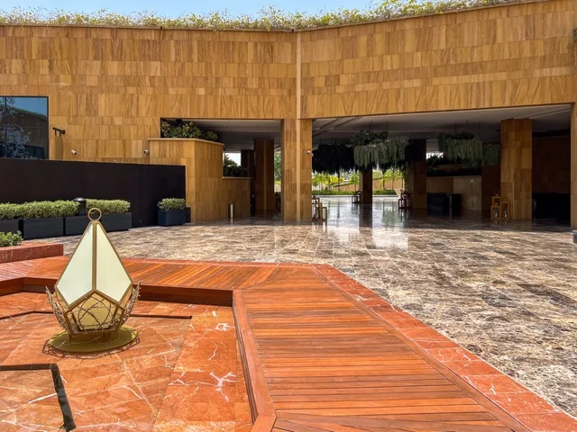 وجهة عصرية وراقية، التصميم المعماري على الطراز الحديث ، الحي التجاري الحديث في العاصمة، حي ليسن فالي في الرياض، مكاتب الشركات العالمية والمرافق التجارية والترفيهية، المطاعم والمقاهي الأنيقة ومناطق الفعاليات المفتوحة، أماكن ومساحات خضراء للمشي والاسترخاء