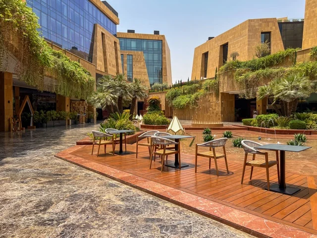 Offices of global companies and commercial and entertainment facilities, a modern and upscale destination, architectural design in a modern style, the modern business district in the capital, the Lisen Valley neighborhood in Riyadh, elegant restaurants and cafes, open event areas, places and green spaces for walking and relaxation.