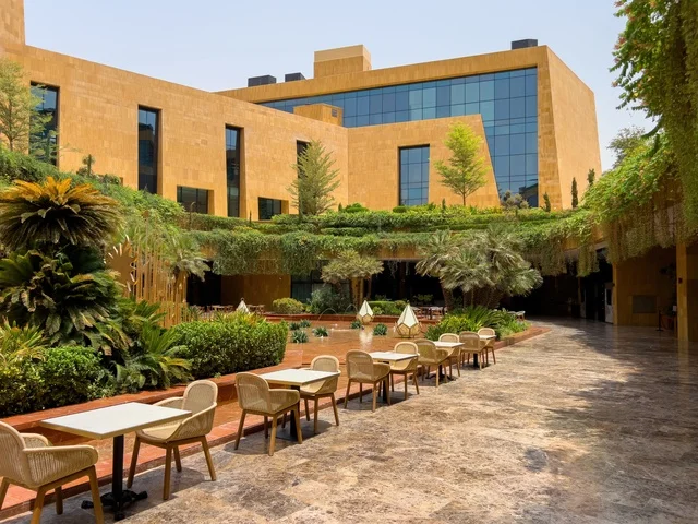 التصميم المعماري على الطراز الحديث ، الحي التجاري الحديث في العاصمة، حي ليسن فالي في الرياض، وجهة عصرية وراقية، مكاتب الشركات العالمية والمرافق التجارية والترفيهية، المطاعم والمقاهي الأنيقة ومناطق الفعاليات المفتوحة، أماكن ومساحات خضراء للمشي والاسترخاء