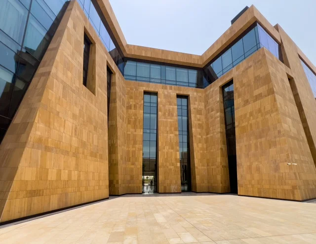 حي ليسن فالي في الرياض، مكاتب الشركات العالمية والمرافق التجارية والترفيهية، وجهة عصرية وراقية، التصميم المعماري على الطراز الحديث ، الحي التجاري الحديث في العاصمة، المطاعم والمقاهي الأنيقة ومناطق الفعاليات المفتوحة، أماكن ومساحات خضراء للمشي والاسترخاء