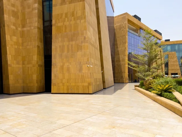 المطاعم والمقاهي الأنيقة ومناطق الفعاليات المفتوحة، حي ليسن فالي في الرياض، مكاتب الشركات العالمية والمرافق التجارية والترفيهية، وجهة عصرية وراقية، التصميم المعماري على الطراز الحديث ، الحي التجاري الحديث في العاصمة، أماكن ومساحات خضراء للمشي والاسترخاء