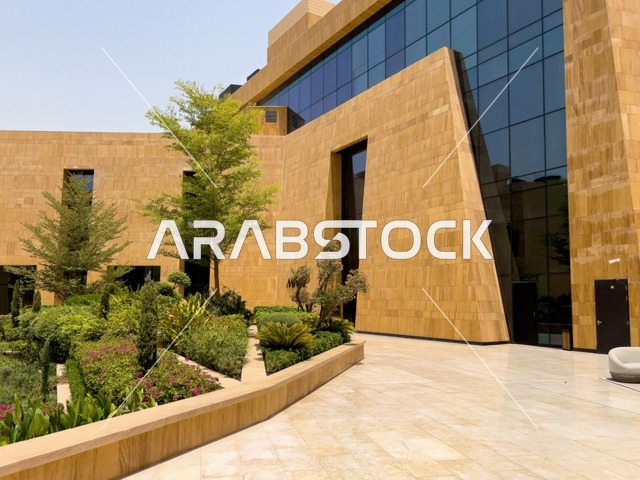 وجهة عصرية وراقية، التصميم المعماري على الطراز الحديث ، الحي التجاري الحديث في العاصمة، حي ليسن فالي في الرياض، مكاتب الشركات العالمية والمرافق التجارية والترفيهية، المطاعم والمقاهي الأنيقة ومناطق الفعاليات المفتوحة، أماكن ومساحات خضراء للمشي والاسترخاء