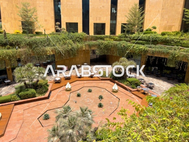 أماكن ومساحات خضراء للمشي والاسترخاء، المطاعم والمقاهي الأنيقة ومناطق الفعاليات المفتوحة، حي ليسن فالي في الرياض، مكاتب الشركات العالمية والمرافق التجارية والترفيهية، وجهة عصرية وراقية، التصميم المعماري على الطراز الحديث ، الحي التجاري الحديث في العاصمة