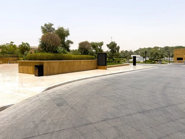 وجهة عصرية وراقية، التصميم المعماري على الطراز الحديث ، الحي التجاري الحديث في العاصمة، حي ليسن فالي في الرياض، مكاتب الشركات العالمية والمرافق التجارية والترفيهية، المطاعم والمقاهي الأنيقة ومناطق الفعاليات المفتوحة، أماكن ومساحات خضراء للمشي والاسترخاء