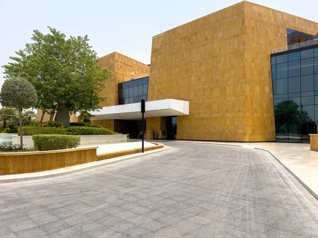 الحي التجاري الحديث في العاصمة، حي ليسن فالي في الرياض، وجهة عصرية وراقية، مكاتب الشركات العالمية والمرافق التجارية والترفيهية، المطاعم والمقاهي الأنيقة ومناطق الفعاليات المفتوحة، التصميم المعماري على الطراز الحديث ، أماكن ومساحات خضراء للمشي والاسترخاء