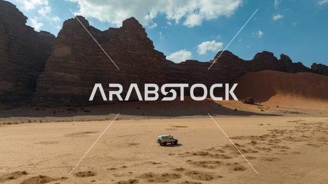 مشاهد طبيعية للرمال الذهبية ، الصحاري والبيئة الجبلية والمرتفعات في المملكة العربية السعودية، صورة لجبل السفينة في منطقة بجدة نيوم شمال غرب المملكة العربية السعودية ، جبال ذات تشكيلات صخرية جذابة في تبوك ، معالم حضارية سياحية في المملكة العربية السعودية .
