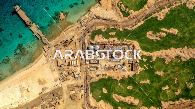 مياه البحر الأحمر الفيروزية تحيط بالجزيرة ذات الشواطئ البيضاء، صورة جوية لجزيرة سندالة في مشروع نيوم شمال غرب السعودية، جذب واستقطاب السياح من انحاء العالم ، التصميم العصري لمنتجعات سندالة ومراسي اليخوت، أنشطة صيفية ترفيهية، منظ طبيعي يجمع بين الفخامة والهدوء