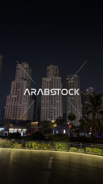 النمو والتطور العمراني لأبراج الإمارات المضيئة ليلاً،  المباني والمنشآت التجارية في الامارات العربية المتحدة, الفن الهندسي المعماري على الطراز الحديث للأبراج وناطحات السحاب، معالم وأماكن سياحية مشهورة في مدينة دبي، جذب واستقطاب السياح من أنحاء العالم