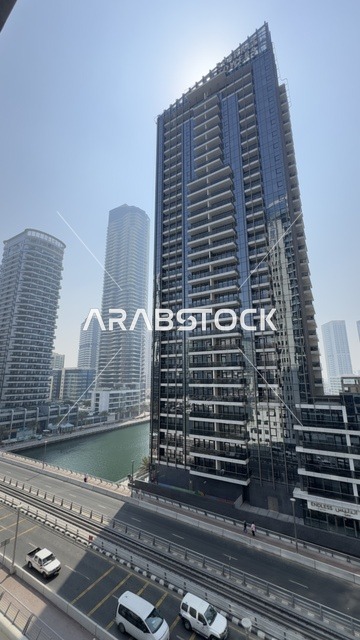 المباني الشاهقة في دبي بالامارات العربية المتحدة، أماكن ومعالم سياحية، التطور والتقدم العمراني للمنشآت, الفن الهندسي للابراج وناطحات السحاب، مناطق جذب واستقطاب السياح من جميع انحاء العالم