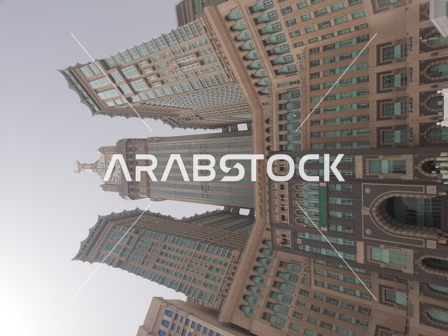 معالم دينية إسلامية مقدسة، العبادة والتقرب إلى الله، مبنى برج الساعة الملكي في مكة المكرمة، الفن الهندسي المعماري للمساجد على الطراز الحديث، الفنادق والأبراج المطلة على الحرم المكي الشريف في المملكة العربية السعودية