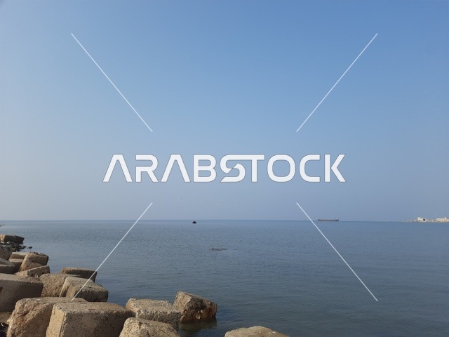 The beach shores and waterfront in the city of Mecca in the Kingdom of Saudi Arabia, the Red Sea beach in the Al-Lith area during the day, the shores and water landscapes in tourist cities, family recreational natural areas and places.