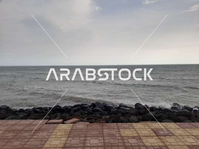 السواحل الشاطئية والواجهة البحرية في مدينة مكة المكرمة في المملكة العربية السعودية،  شاطئ البحر الاحمر في منطقة الليث في النهار، السواحل والمناظر الطبيعية المائية في المدن السياحية، مناطق وأماكن طبيعية عائليه ترفيهيه