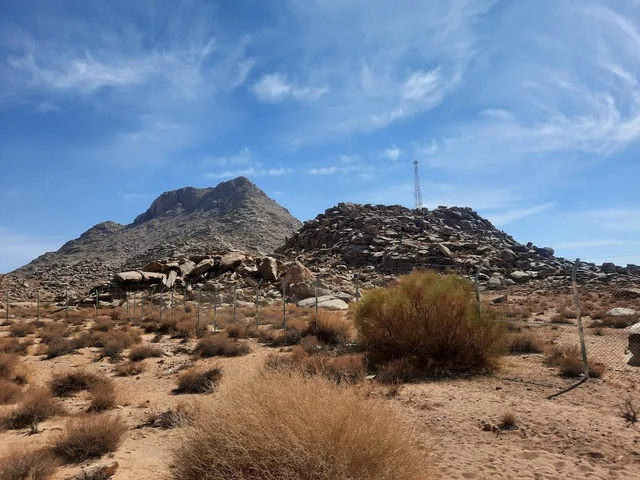 الاعشاب الجافة في المناطق الصحراوية، رحلات السفاري والأنشطة الترفيهية الممتعة في مدائن صالح، الأماكن السياحية في المناطق الصحراوية في المملكة، التشكيلات و التكوينات الصخرية في وسط صحراء السعودية، المعالم الأثرية التاريخية القديمة