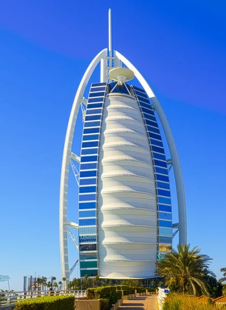 Famous tourist attractions in the United Arab Emirates, the expansion and urban development of towers and skyscrapers, the architectural engineering art in the modern and advanced style of facilities and residential buildings in Dubai, attracting and drawing tourists from all over the world.