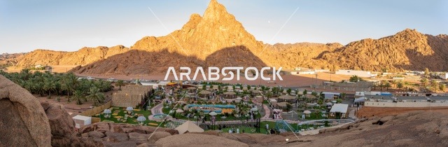 منازل قروية تقليدية عند سفح جبال أجا في قرية عقدة، روح الماضي وأصالة المكان، الطبيعة والخضرة مع كثافة الجبال،معالم واماكن سياحية بمدينة حائل بالمملكة العربيه السعودية