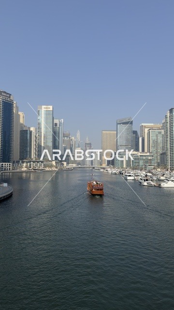 الأبراج وناطحات السحاب ، الفن الهندسي المعماري المتطور والمتقدم للمنشآت التجارية والسكنية، معالم سياحية مشهورة في الإمارات العربية المتحدة، الواجهه البحرية لإمارة دبي في النهار