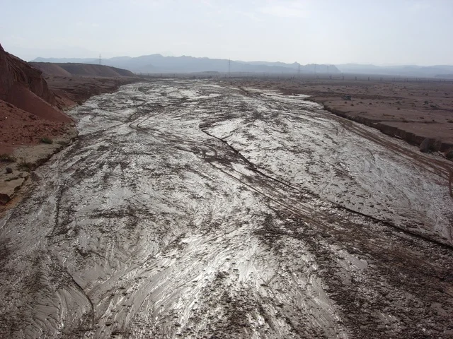 A depiction of the stream flow on the beach of Haql in the city of Tabuk, Haql Governorate in the Kingdom of Saudi Arabia, the waterfront in Tabuk, landmarks of Tabuk, natural scenery.
