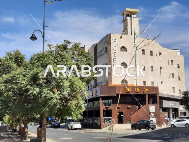 منتزه سياحي مشهور في المملكة العربية السعودية، شارع الفن في مدينة أبها في منطقة عسير، الاهتمام بالأشجار والنباتات الطبيعية الخضراء في الحديقة، نقطة إلتقاء الفنانين وعشاق الفن، الطرق والشوارع المتميزة، جذب واستقطاب السياح من كافة انحاء العالم