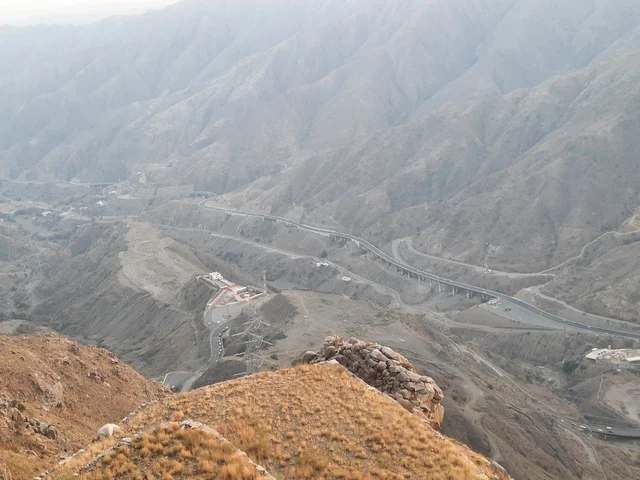 The high city in the Abha region of Asir, with rocky mountainous terrain, mountain ranges, and high peaks, offers a great time in restaurants and parks, green nature and gardens, a distinguished recreational and tourist destination, and natural places for adventures and safari trips in Saudi Arabia.