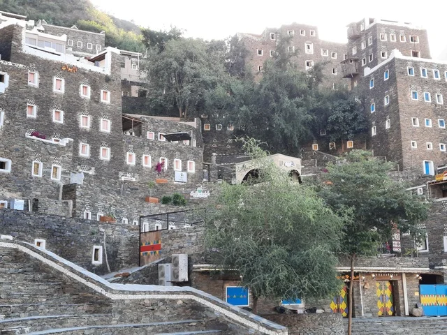 بيوت اثرية تاريخية قديمة ، جولة في قرية رجال ألمع التراثية في منطقة عسير ، معالم محافظة رجال ألمع السياحية ، أماكن تاريخية مشهورة في المملكة العربية السعودية