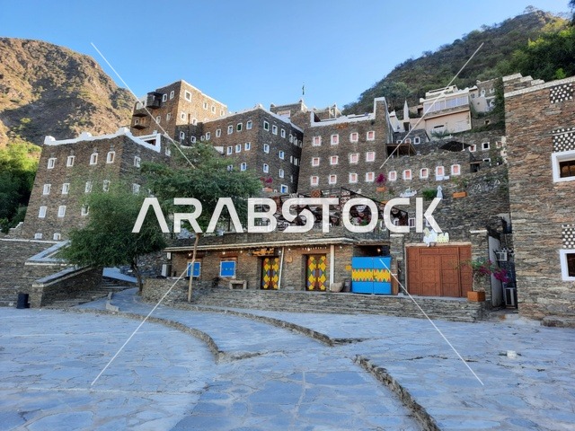 معالم محافظة رجال ألمع السياحية ، أماكن تاريخية مشهورة في المملكة العربية السعودية، جولة في قرية رجال ألمع التراثية في منطقة عسير ، بيوت اثرية تاريخية قديمة