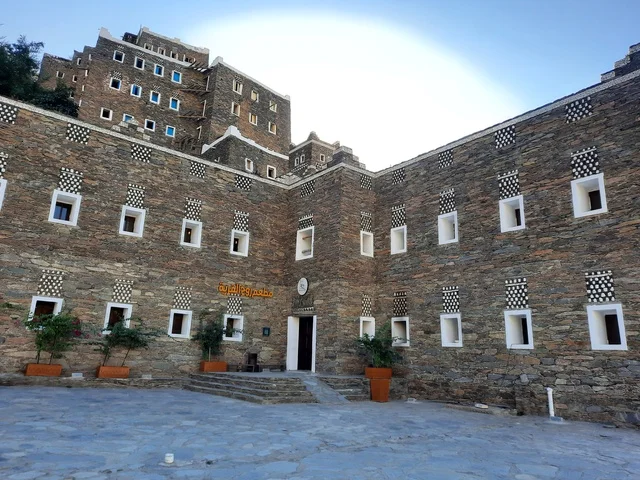 أماكن تاريخية مشهورة في المملكة العربية السعودية، جولة في قرية رجال ألمع التراثية في منطقة عسير ، بيوت اثرية تاريخية قديمة ، معالم محافظة رجال ألمع السياحية