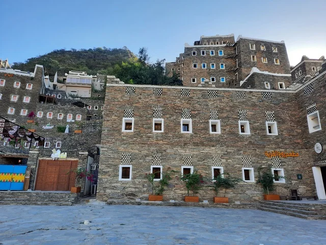 أماكن تاريخية مشهورة في المملكة العربية السعودية، جولة في قرية رجال ألمع التراثية في منطقة عسير ، بيوت اثرية تاريخية قديمة ، معالم محافظة رجال ألمع السياحية