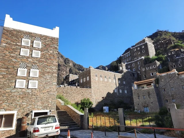 معالم سياحية مشهورة، جولة في قرية رجال ألمع التراثية في منطقة عسير ، بيوت اثرية تاريخية قديمة ، أماكن تاريخية  في المملكة العربية السعودية