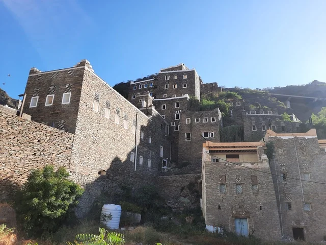 معالم سياحية مشهورة، جولة في قرية رجال ألمع التراثية في منطقة عسير ، بيوت اثرية تاريخية قديمة ، أماكن تاريخية  في المملكة العربية السعودية