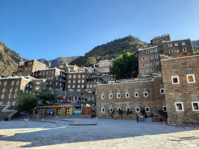 بيوت اثرية تاريخية قديمة ، معالم محافظة رجال ألمع السياحية ، أماكن تاريخية مشهورة في المملكة العربية السعودية، جولة في قرية رجال ألمع التراثية في منطقة عسير