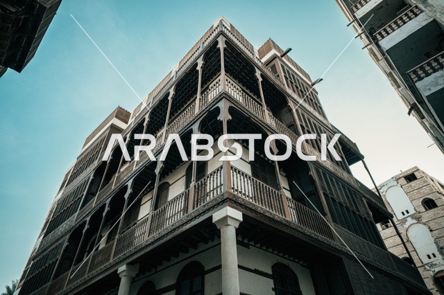 الرواشين القديمه في المدينة التاريخية في جدة، تصميم معماري عربي و إسلامي قديم، البيوت الأثرية في البلد التاريخي في جدة, أماكن سياحية تراثية شعبية في المملكة العربية السعودية