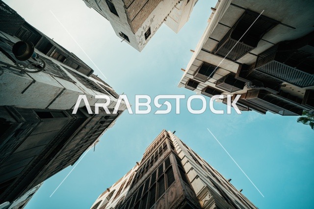 الرواشين القديمه في المدينة التاريخية في جدة، تصميم معماري عربي و إسلامي قديم، البيوت الأثرية في البلد التاريخي في جدة, أماكن سياحية تراثية شعبية في المملكة العربية السعودية