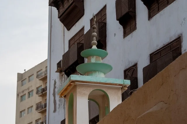 تصميم معماري عربي و إسلامي قديم، الرواشين القديمه في المدينة التاريخية في جدة، البيوت الأثرية في البلد التاريخي في جدة, أماكن سياحية تراثية شعبية في المملكة العربية السعودية