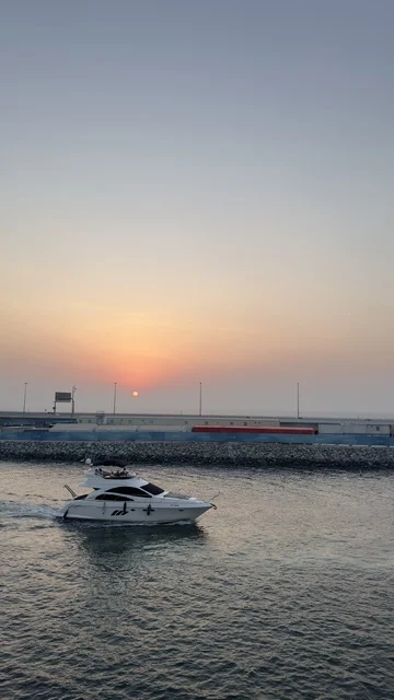 الواجهة البحرية في دبي ، معالم سياحية مشهورة  ، الفن الهندسي والمعماري ، المناظر الطبيعية في دبي ، موانئ مرافئ