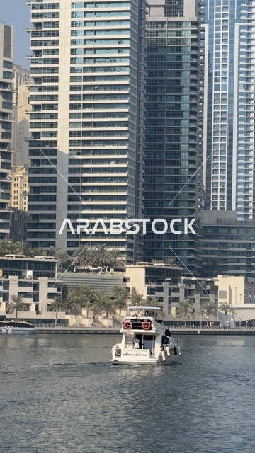 الابراج وناطحات السحاب، الواجهة البحرية في دبي ، معالم سياحية مشهورة  ، الفن الهندسي والمعماري ، المناظر الطبيعية في دبي ، موانئ مرافئ