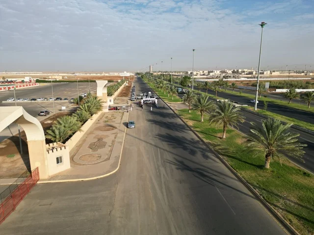 حركة السيارات في الشوارع والطرق الاسفلتية المعبدة، فعاليات وسباقات الدراجات، أنشطة بدنية متنوعة، المعالم الطبيعية في مدينة تبوك، الأماكن السياحية المشهورة في المملكة العربية السعودية ، المحافظة على الصحة واللياقة الجسدية