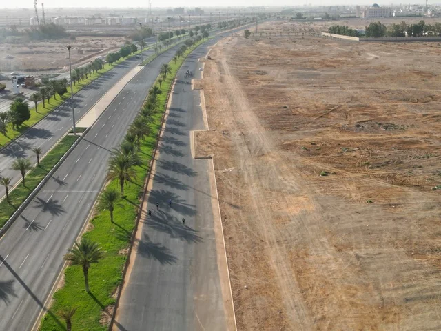 حركة السيارات في الشوارع والطرق الاسفلتية المعبدة، فعاليات وسباقات الدراجات، أنشطة بدنية متنوعة، المعالم الطبيعية في مدينة تبوك، الأماكن السياحية المشهورة في المملكة العربية السعودية ، المحافظة على الصحة واللياقة الجسدية