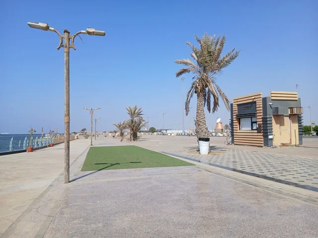 المدن الساحلية بمكة المكرمة ، الواجهة البحرية في محافظه الليث بمنطقه مكه المكرمه, المناطق والمعالم السياحية المشهورة, كورنيش الوسقه على البحر الاحمر في النهار