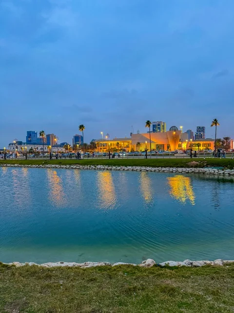 Famous coastal tourist attractions in the Kingdom of Saudi Arabia, a view of the Khobar Corniche in the city of Dammam, areas for recreational trips and marine tours, attracting and drawing tourists from all over the world.
